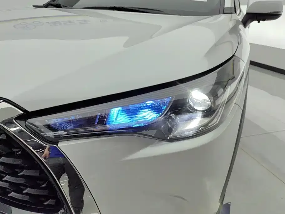 Toyota Corolla Cross — фото 2