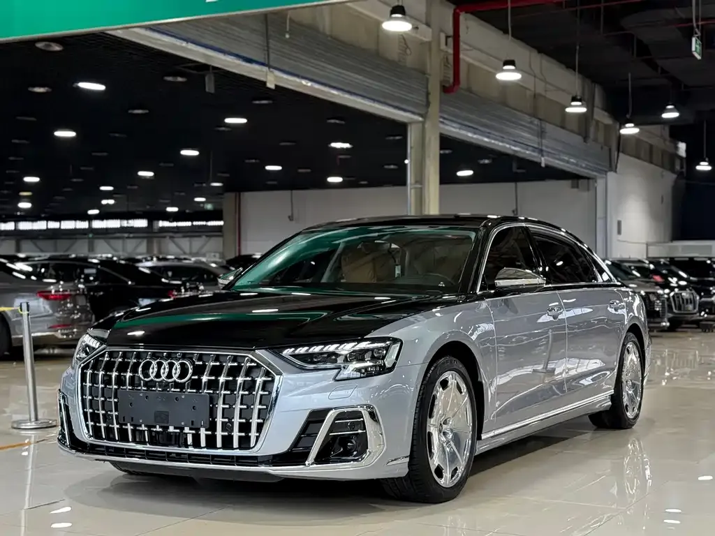 Audi A8 — фото 1