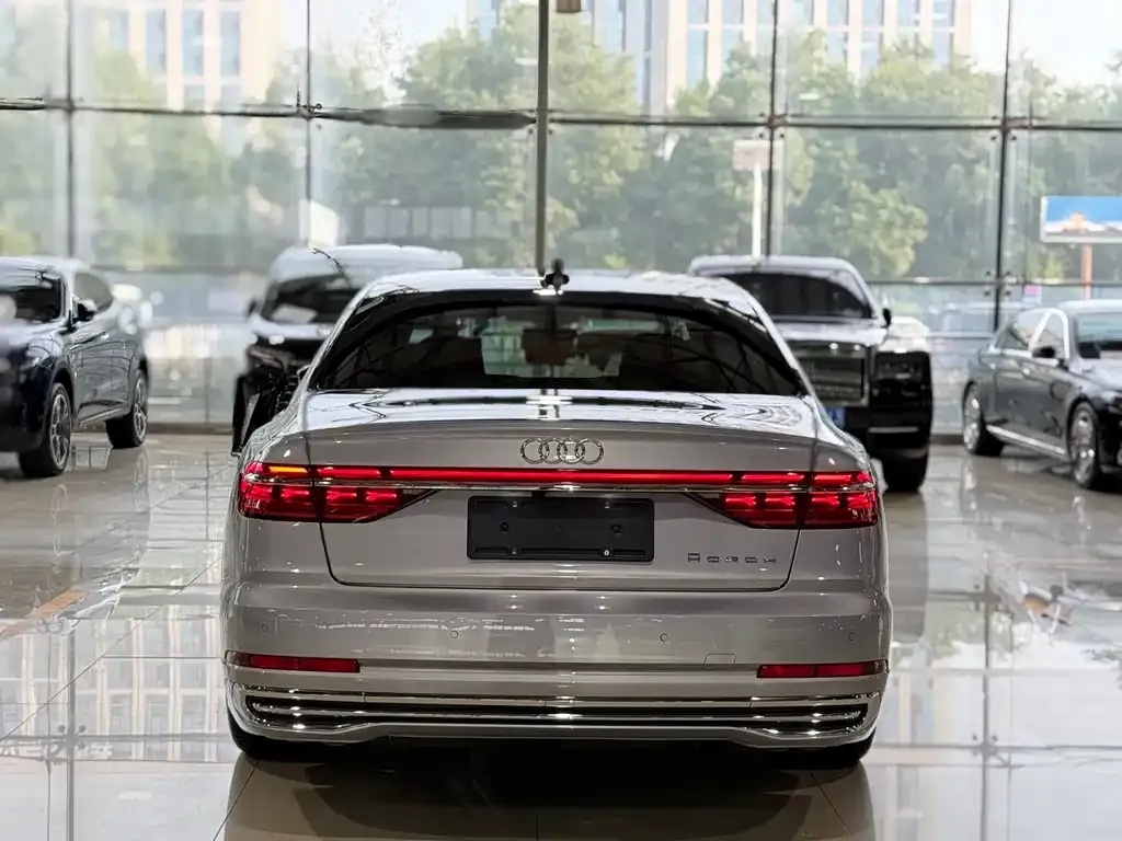 Audi A8 — фото 5