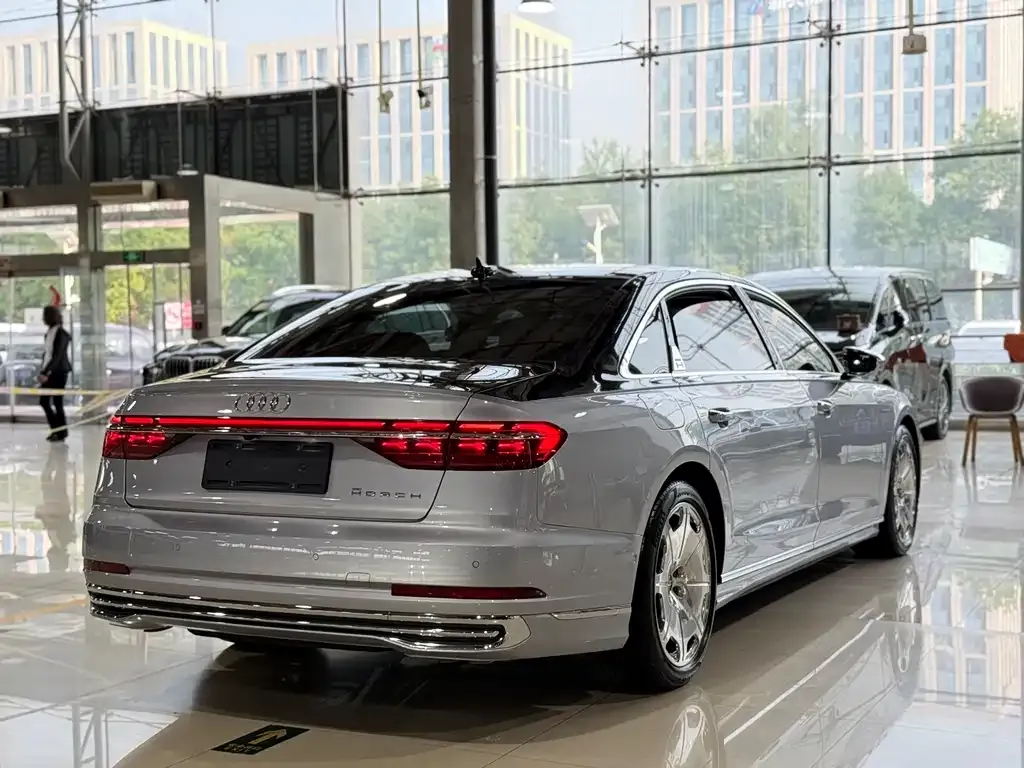 Audi A8 — фото 7