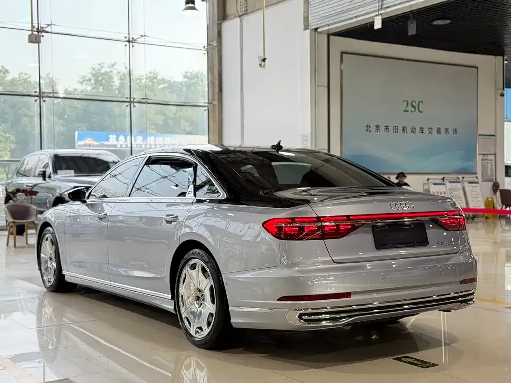 Audi A8 — фото 2