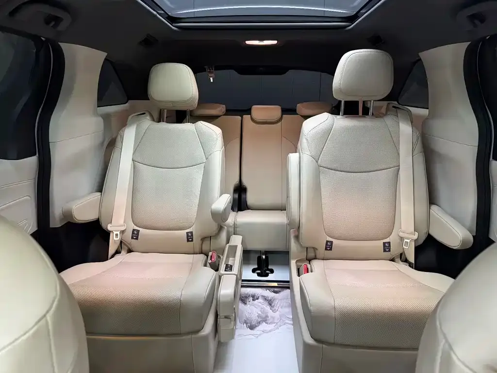Toyota Granvia — фото 9
