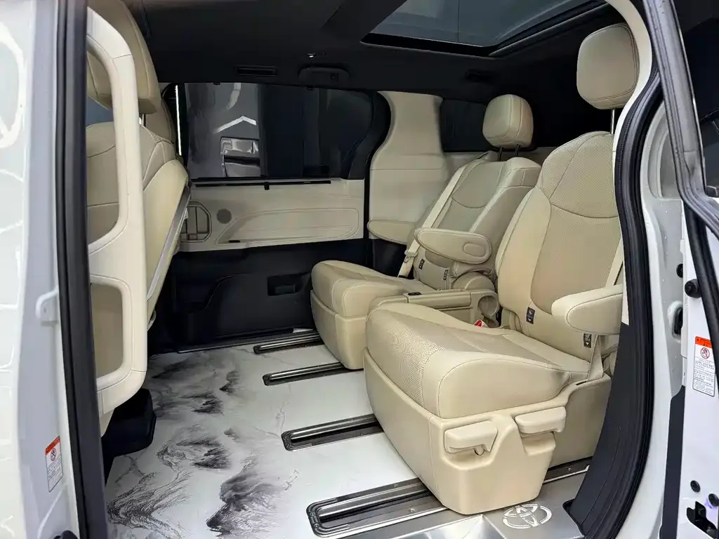 Toyota Granvia — фото 3