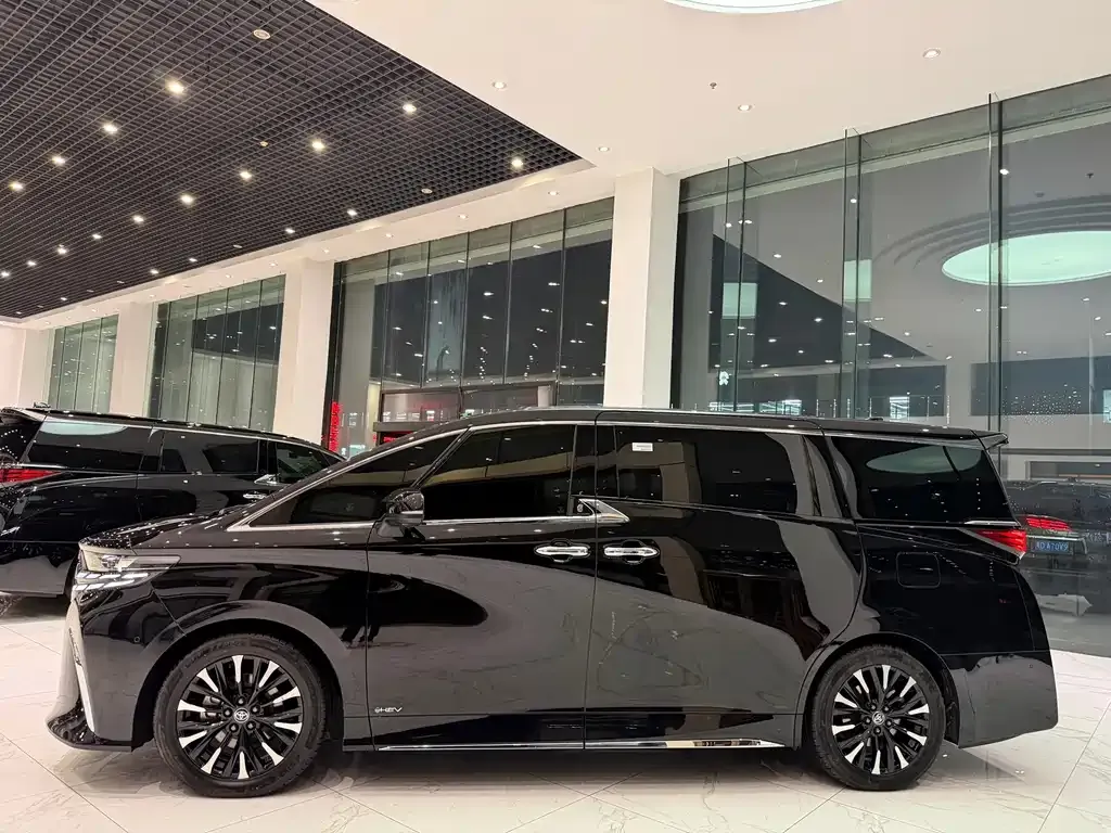 Toyota Alphard — фото 8