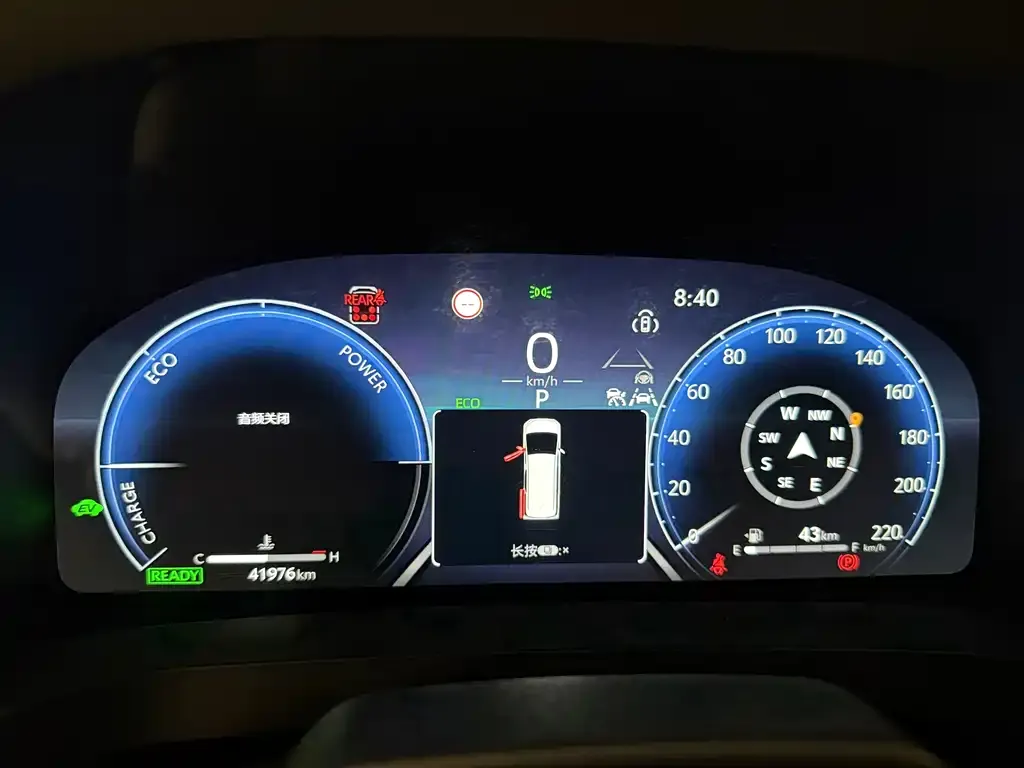 Toyota Alphard — фото 2