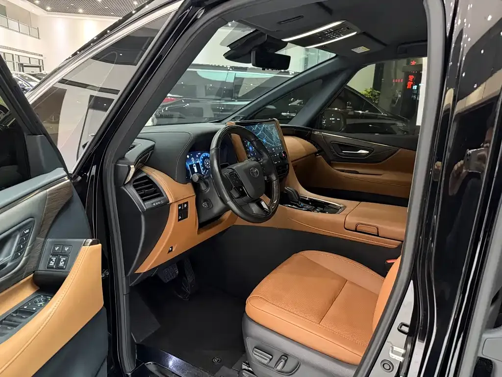 Toyota Alphard — фото 5
