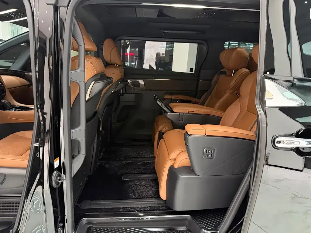 Toyota Alphard — фото 7