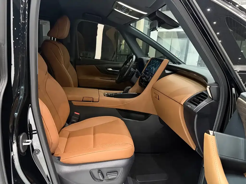 Toyota Alphard — фото 4