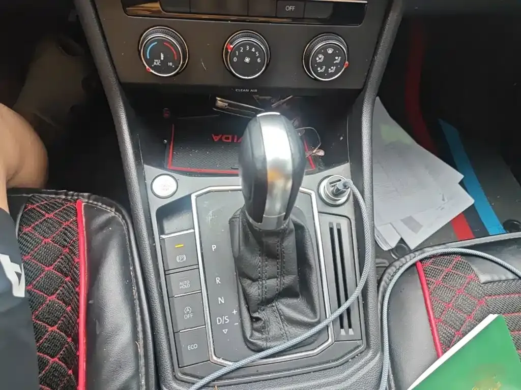 Volkswagen Lavida — фото 6