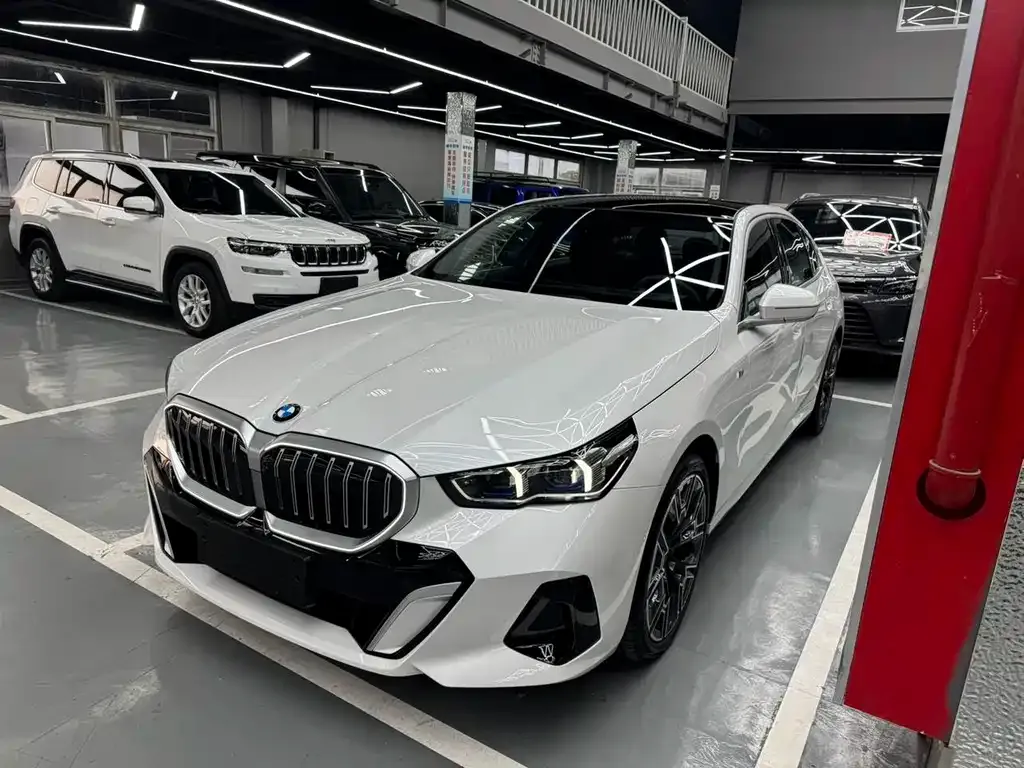 BMW 5 Series — фото 1