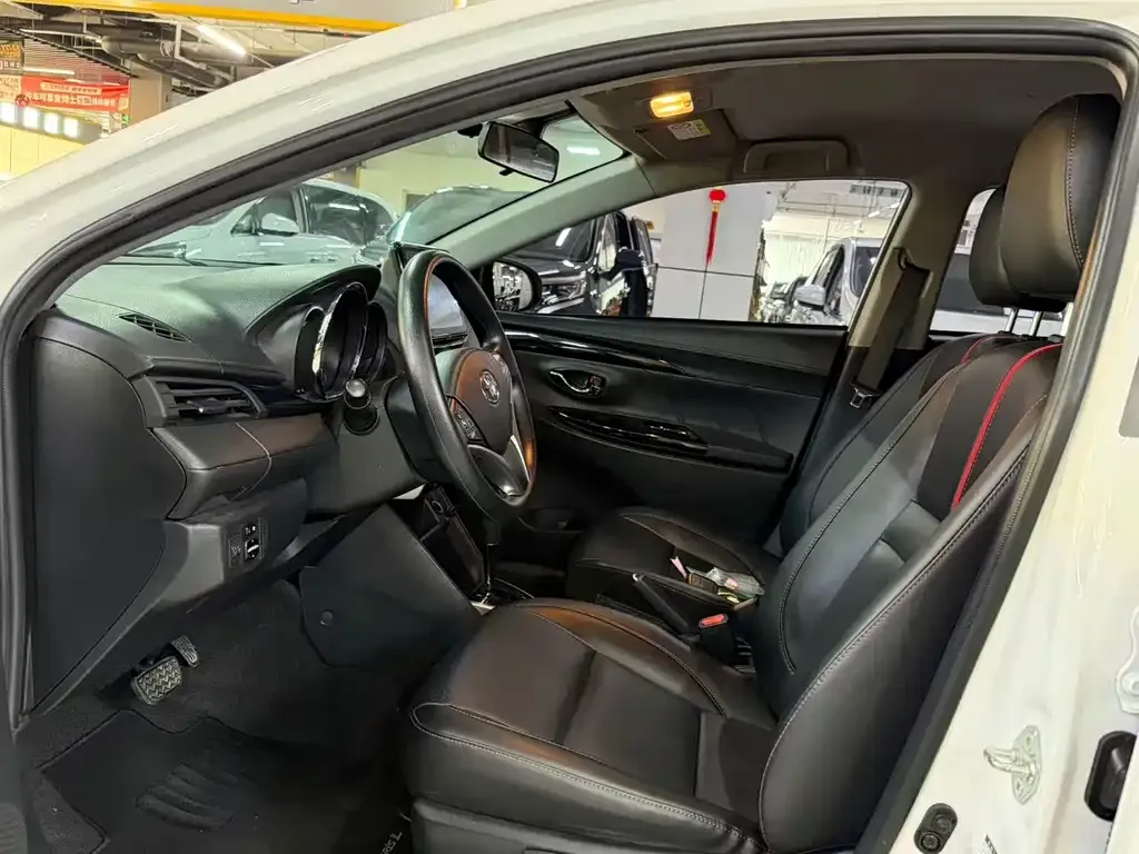 Toyota Yaris L — фото 2