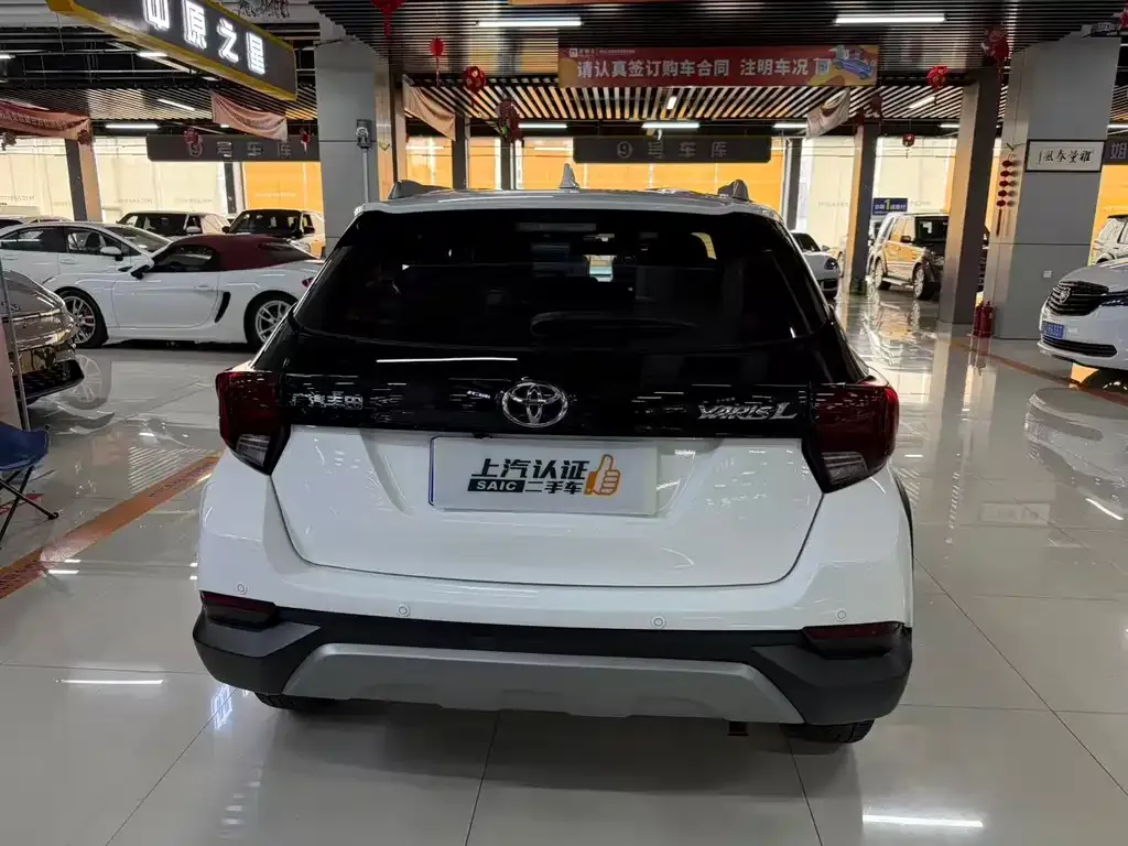 Toyota Yaris L — фото 3