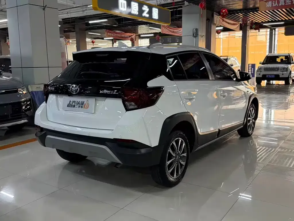 Toyota Yaris L — фото 4