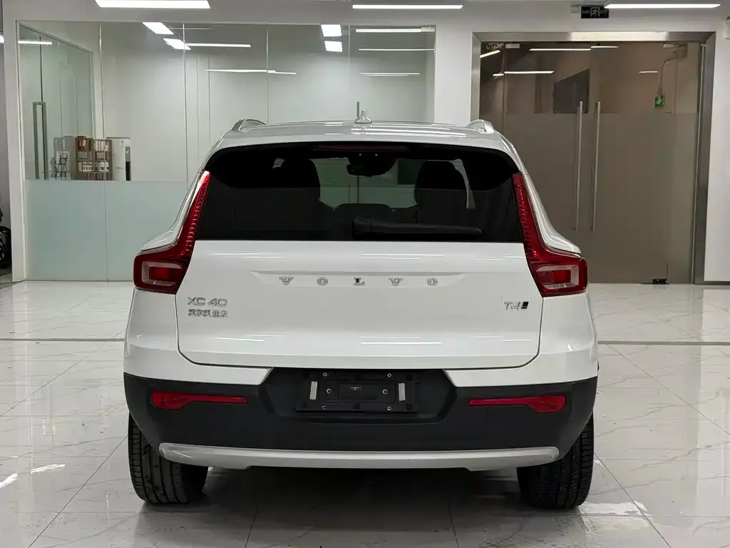 Volvo XC40 — фото 3