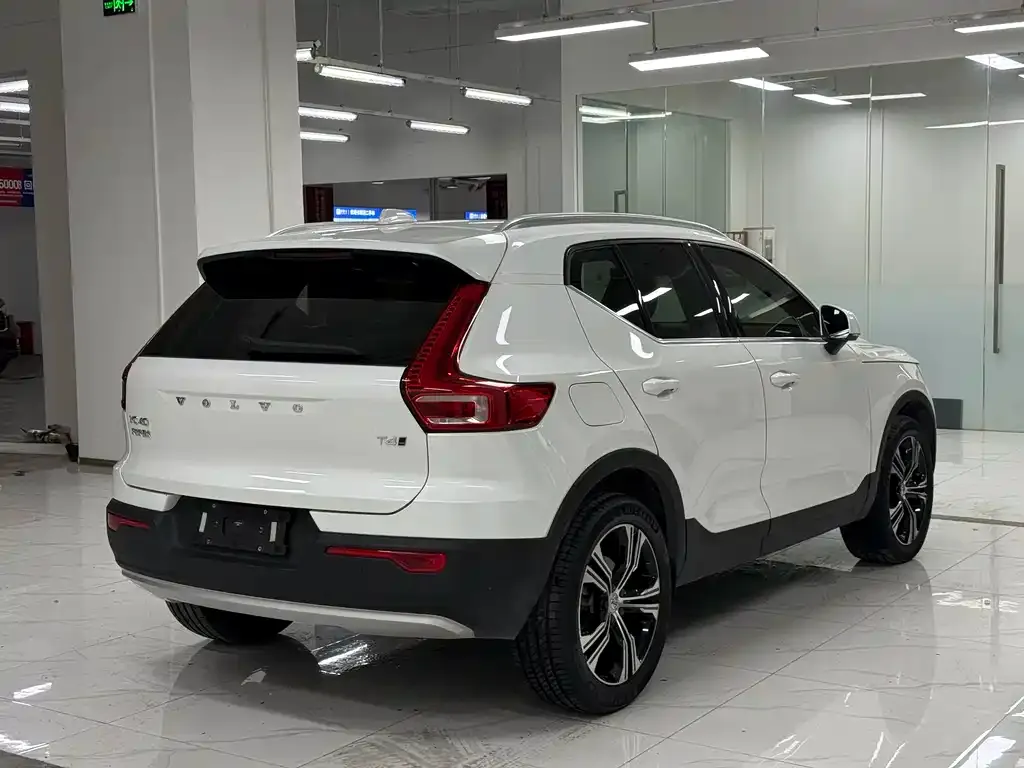 Volvo XC40 — фото 5