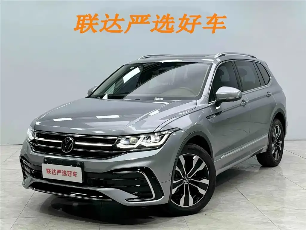 Volkswagen Tiguan L — фото 1