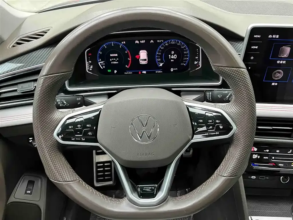 Volkswagen Tiguan L — фото 9