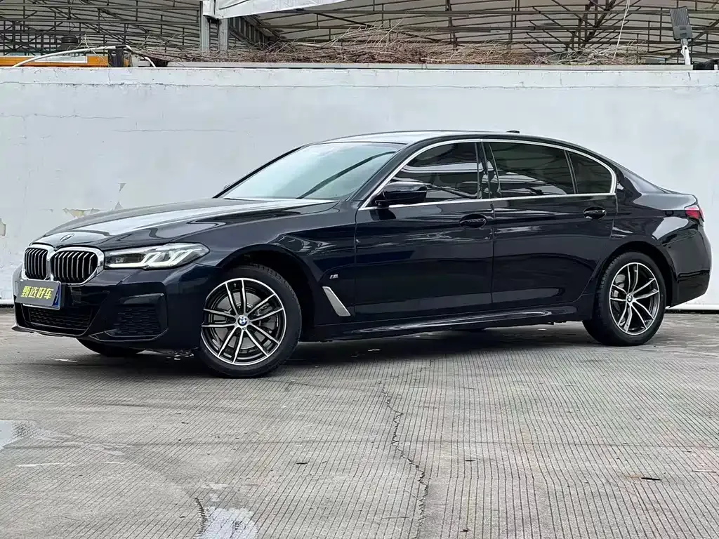 BMW 5 Series — фото 1