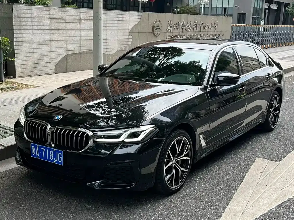 BMW 5 Series — фото 1
