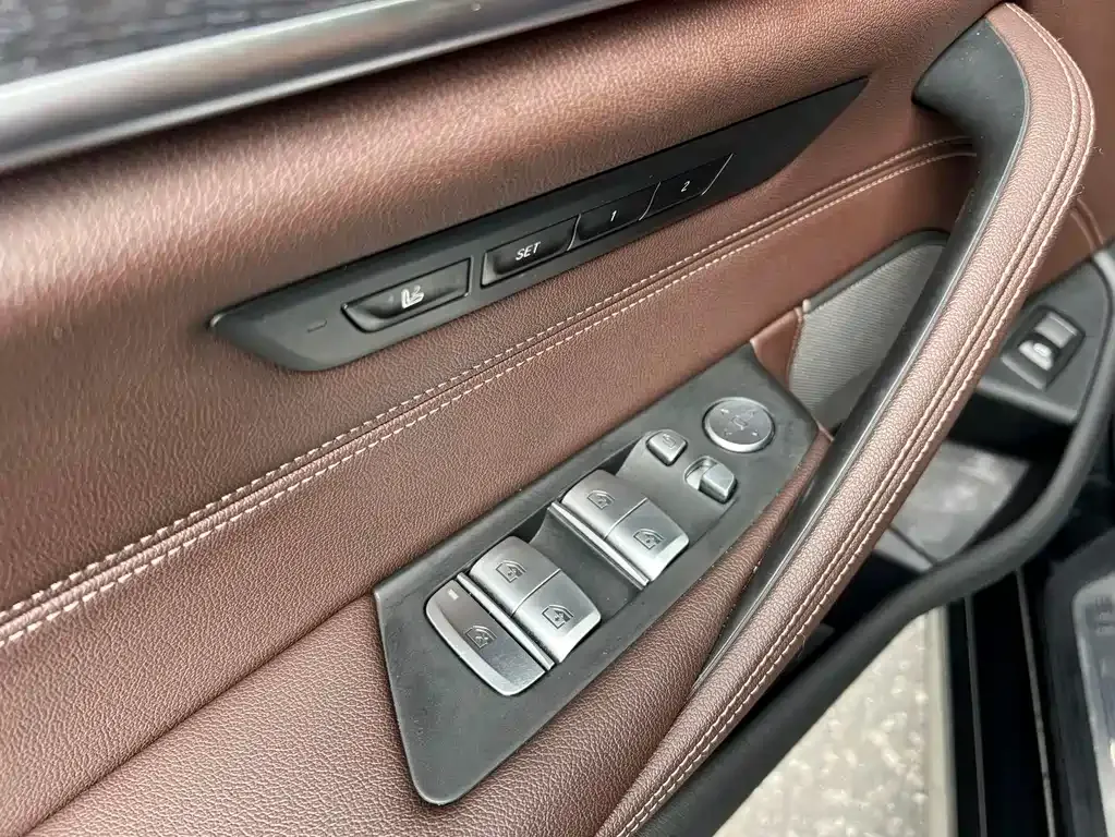 BMW 5 Series — фото 5