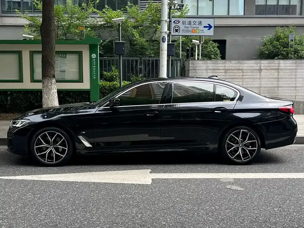 BMW 5 Series — фото 10