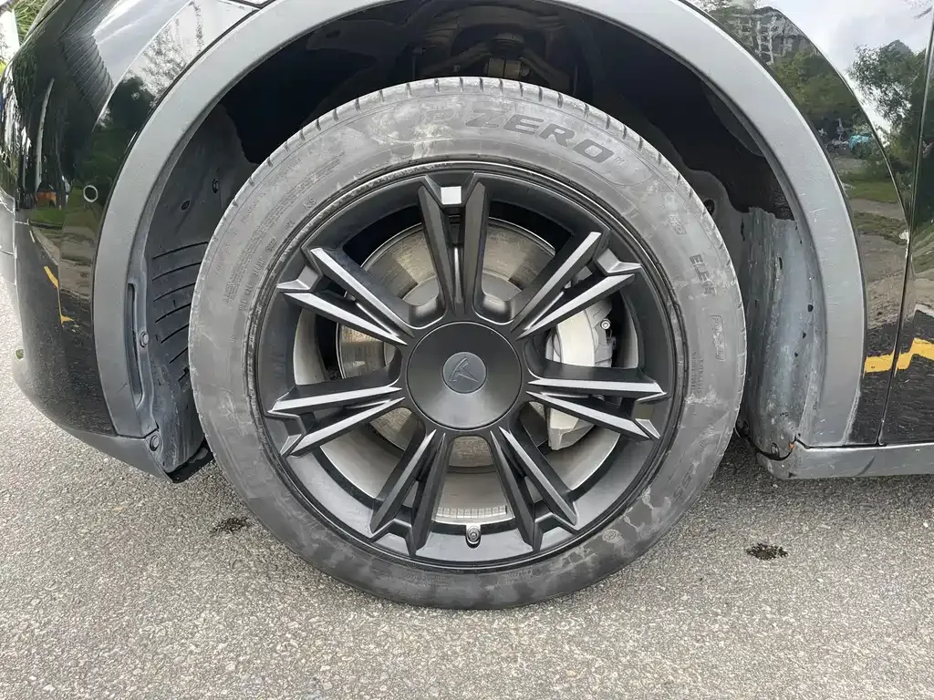 Tesla Model Y — фото 6