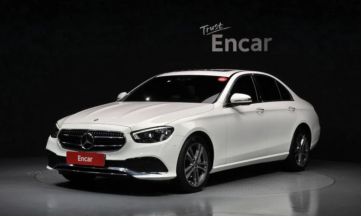 Mercedes-Benz E-Class — фото 1