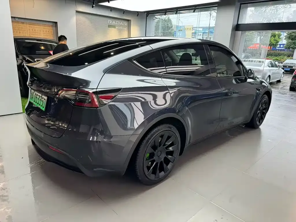 Tesla Model Y — фото 3