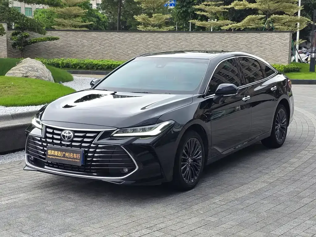 Toyota Avalon — фото 1