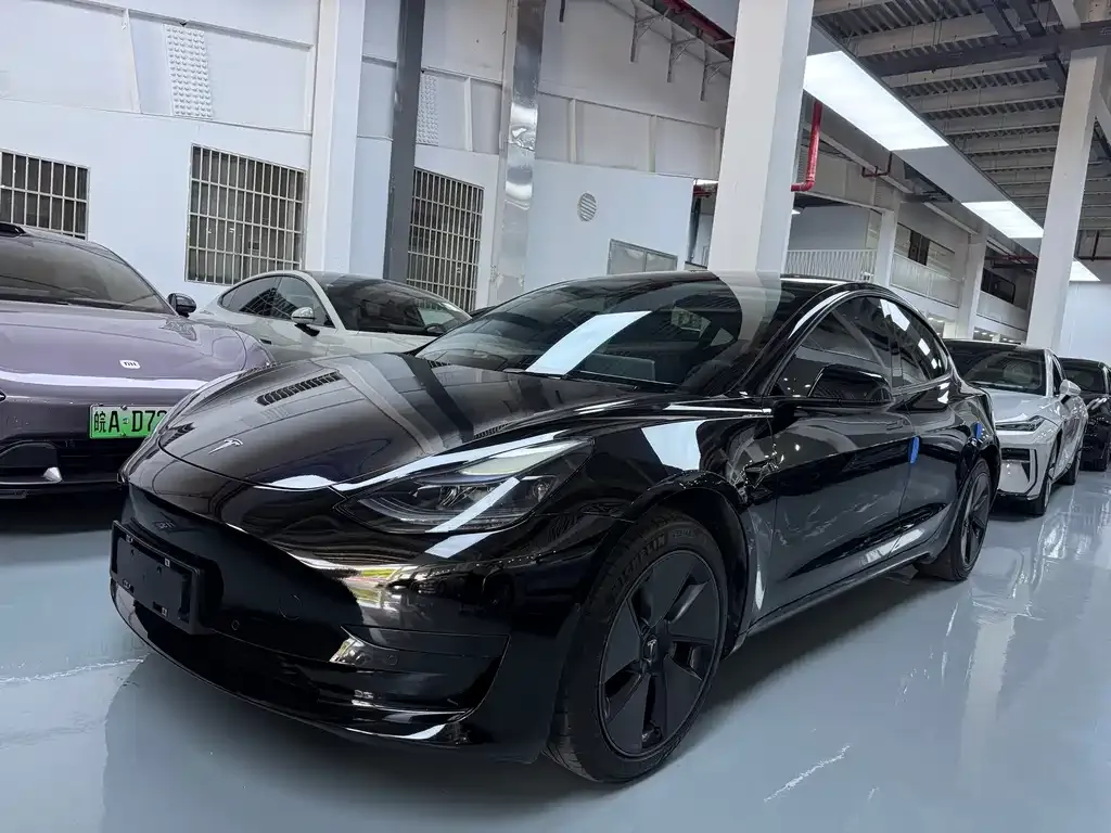 Tesla Model 3 — фото 1