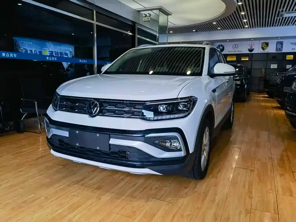 Volkswagen T-Cross — фото 1