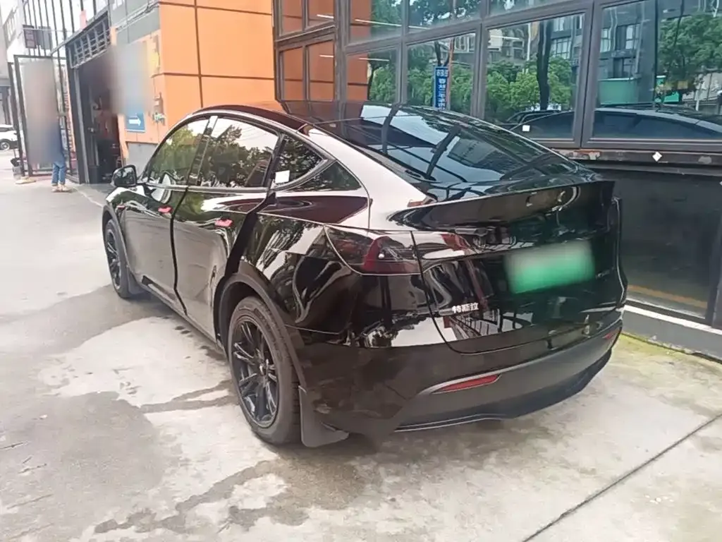Tesla Model Y — фото 7