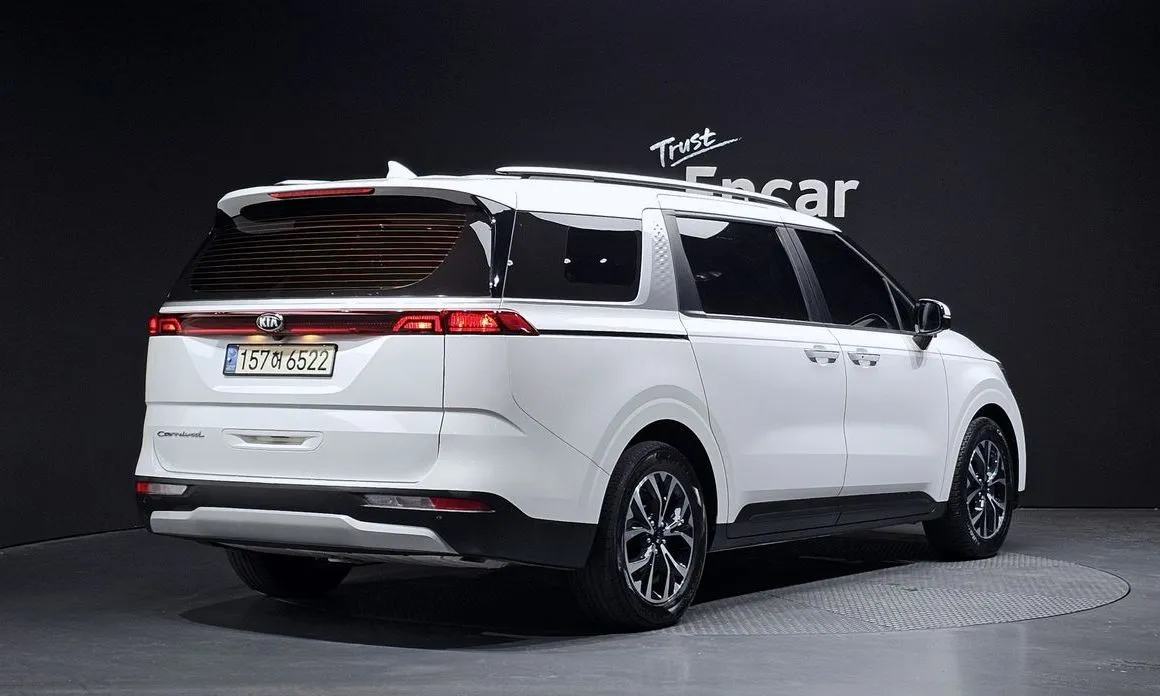 Kia Carnival — фото 3