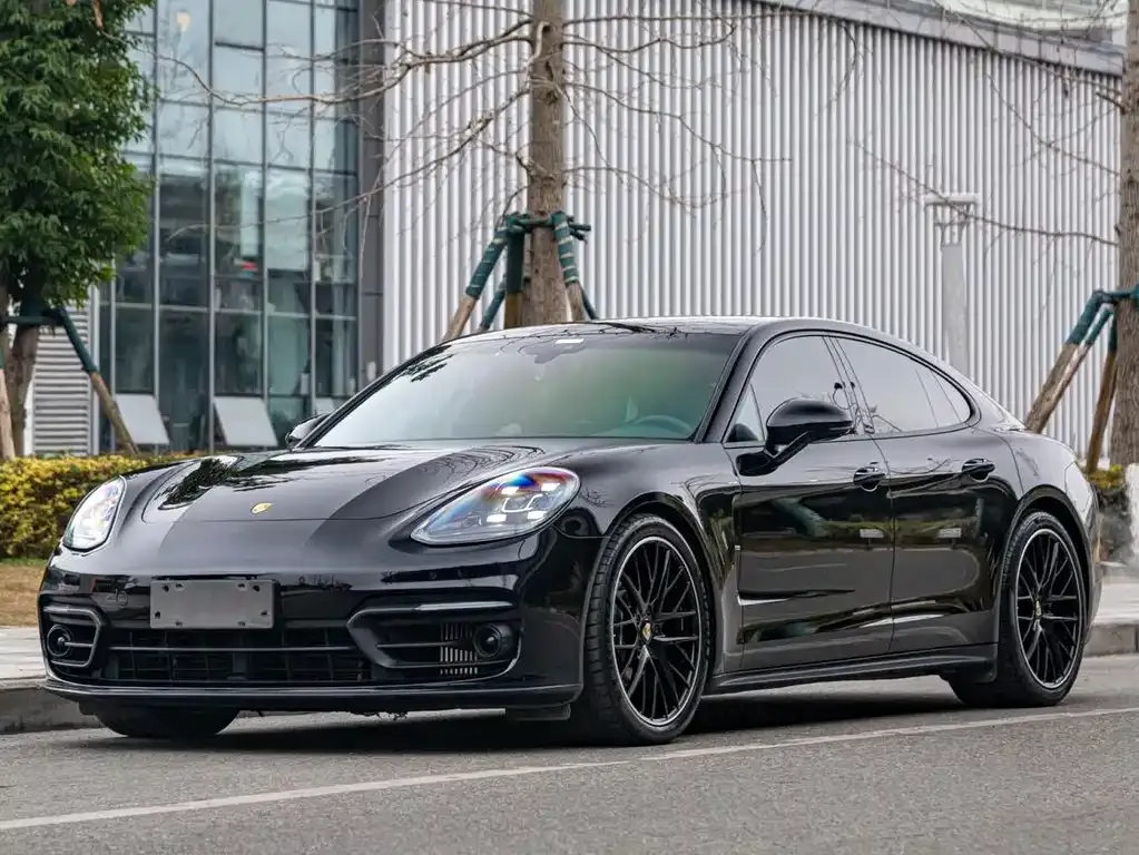 Porsche Panamera — фото 1