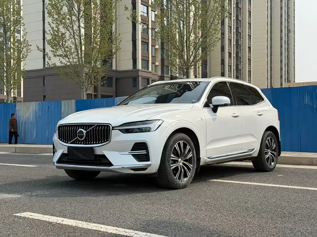 Volvo XC60 — фото 1