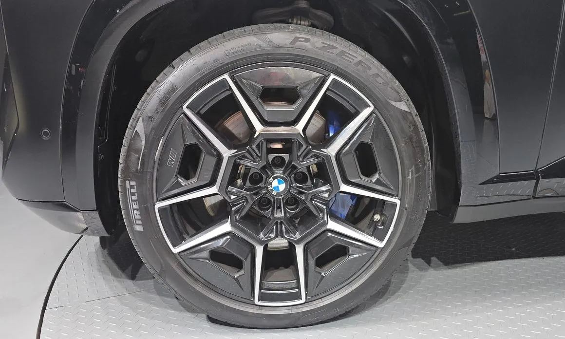 BMW XM — фото 4