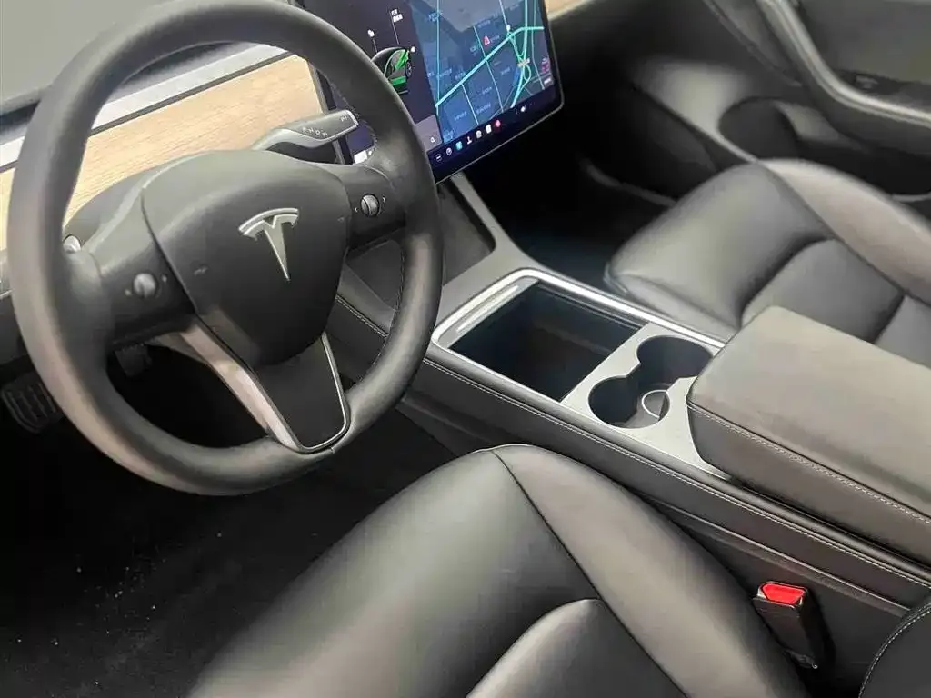 Tesla Model 3 — фото 2