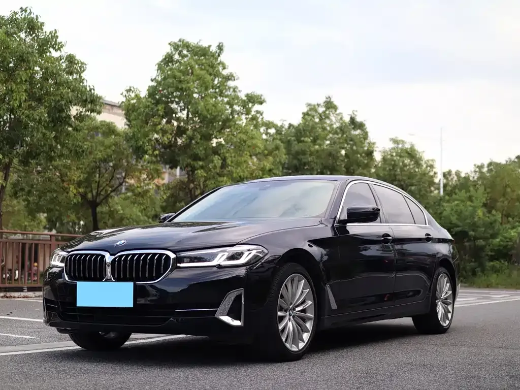 BMW 5 Series — фото 1