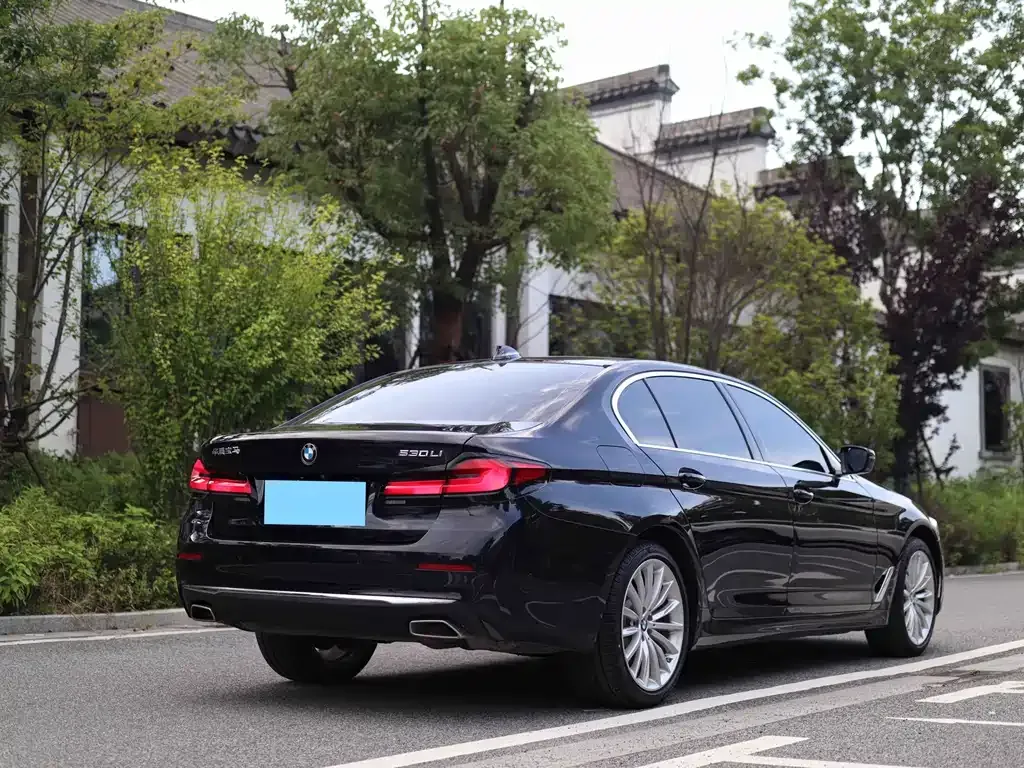 BMW 5 Series — фото 10