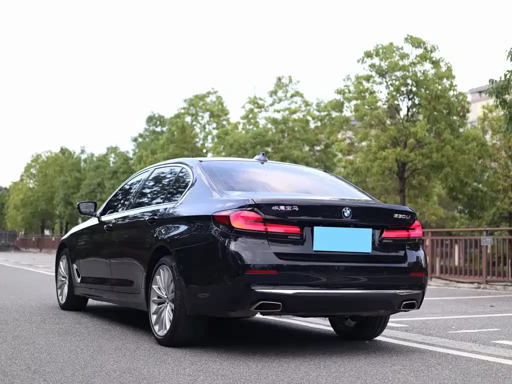 BMW 5 Series — фото 3