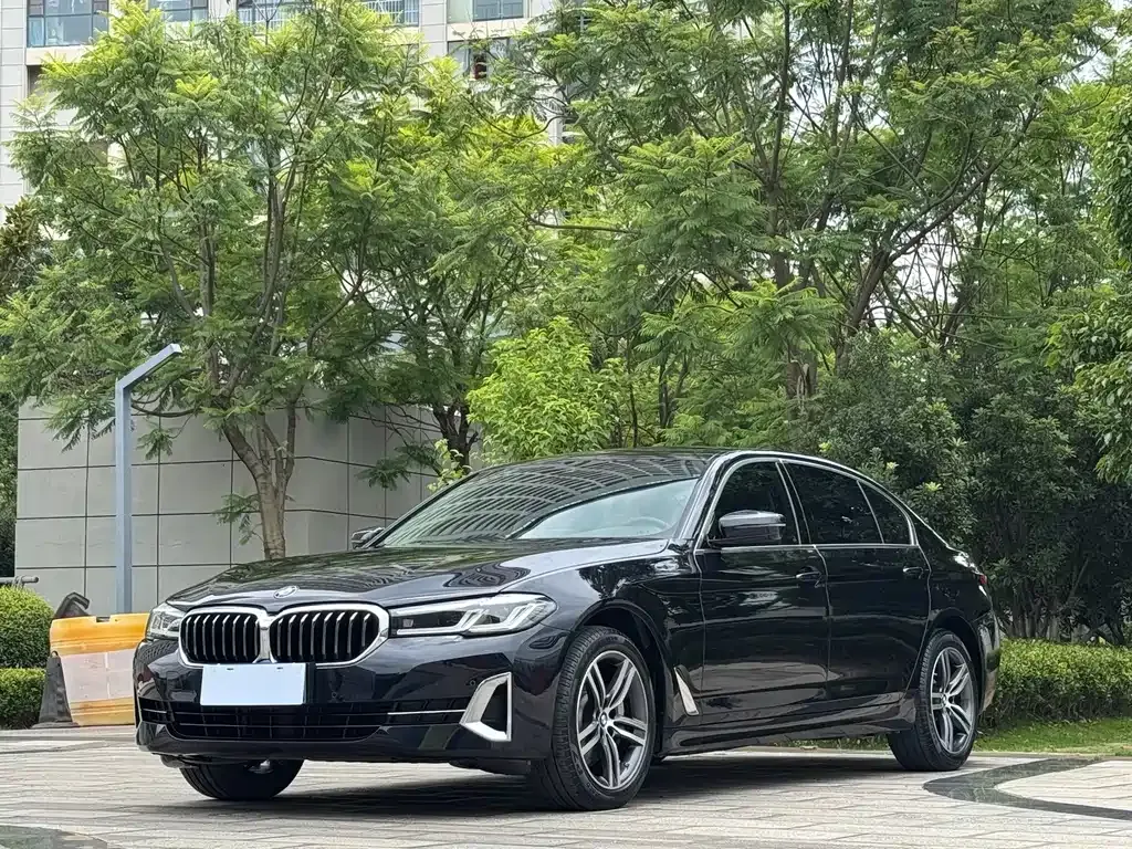 BMW 5 Series — фото 1