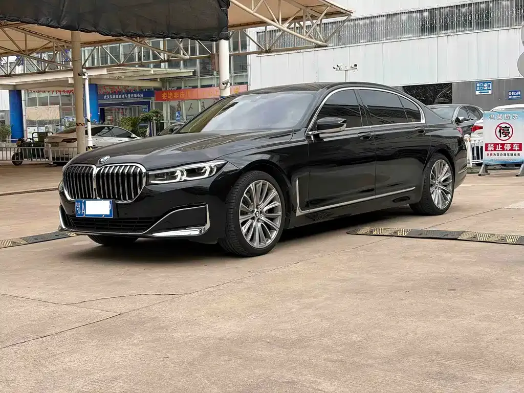 BMW 7 Series — фото 1