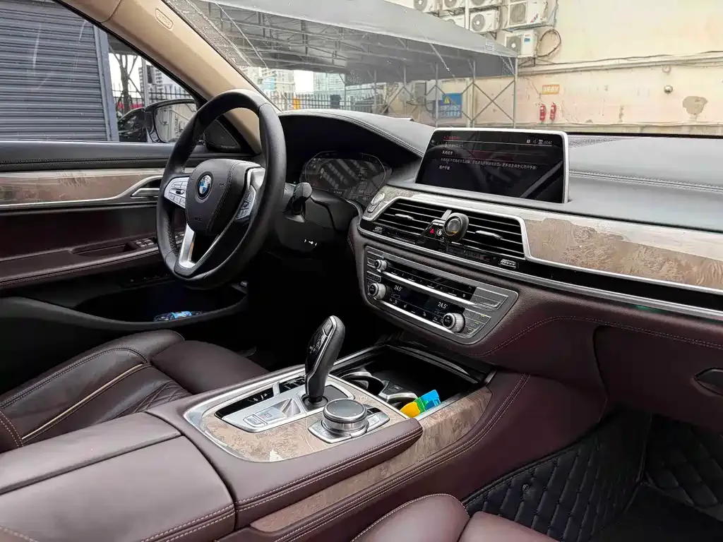BMW 7 Series — фото 6