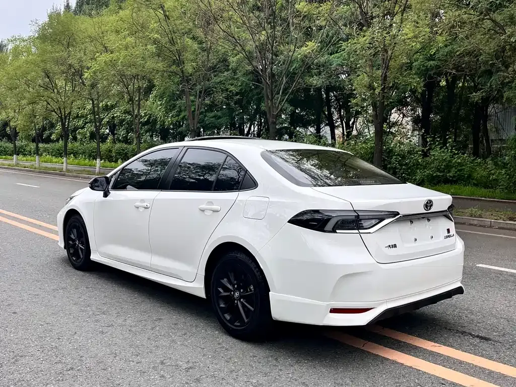 Toyota Corolla — фото 10