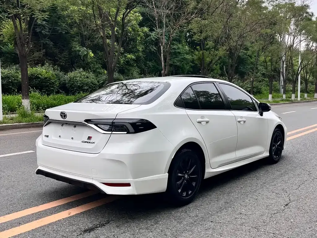 Toyota Corolla — фото 9