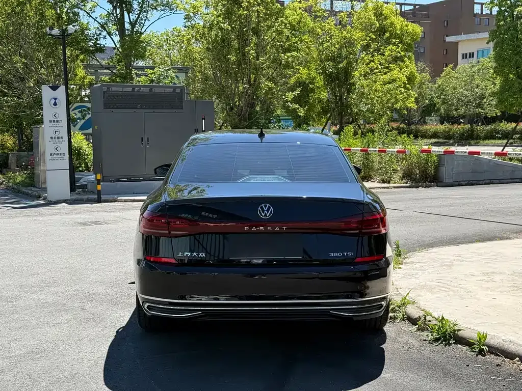 Volkswagen Passat — фото 10