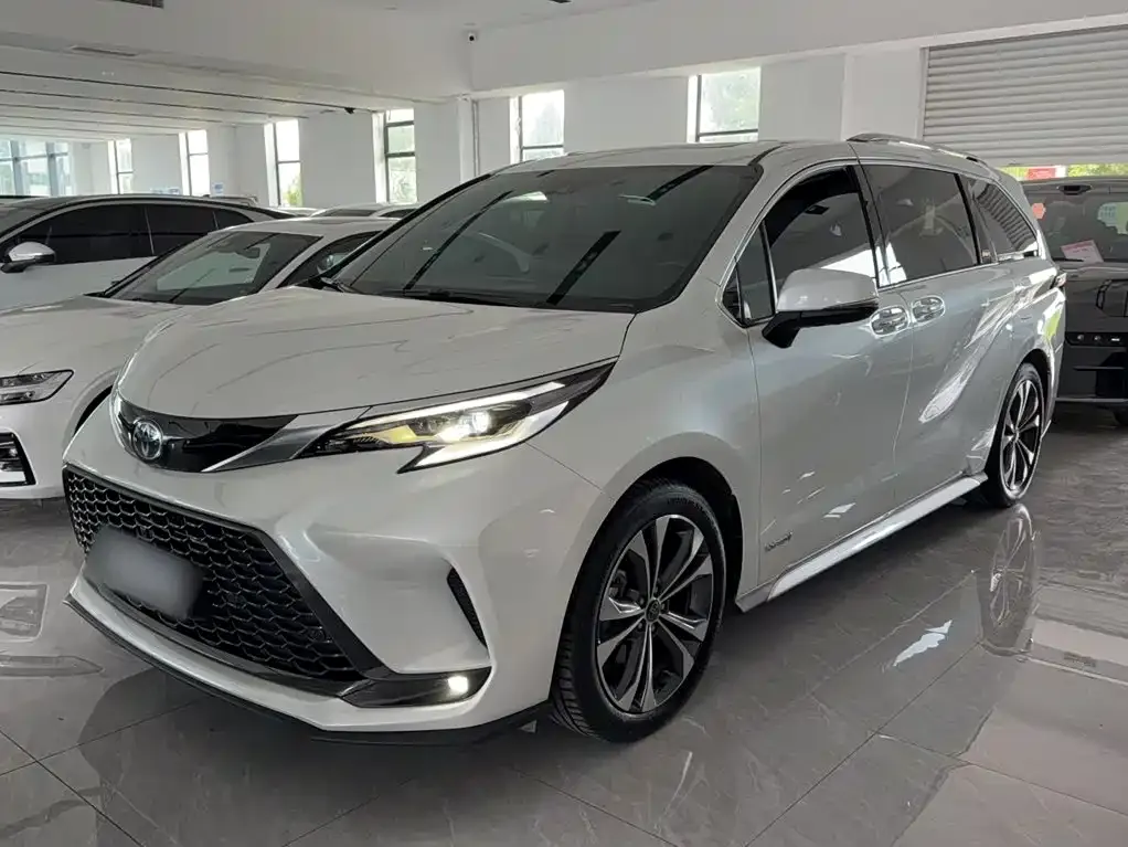 Toyota Granvia — фото 1
