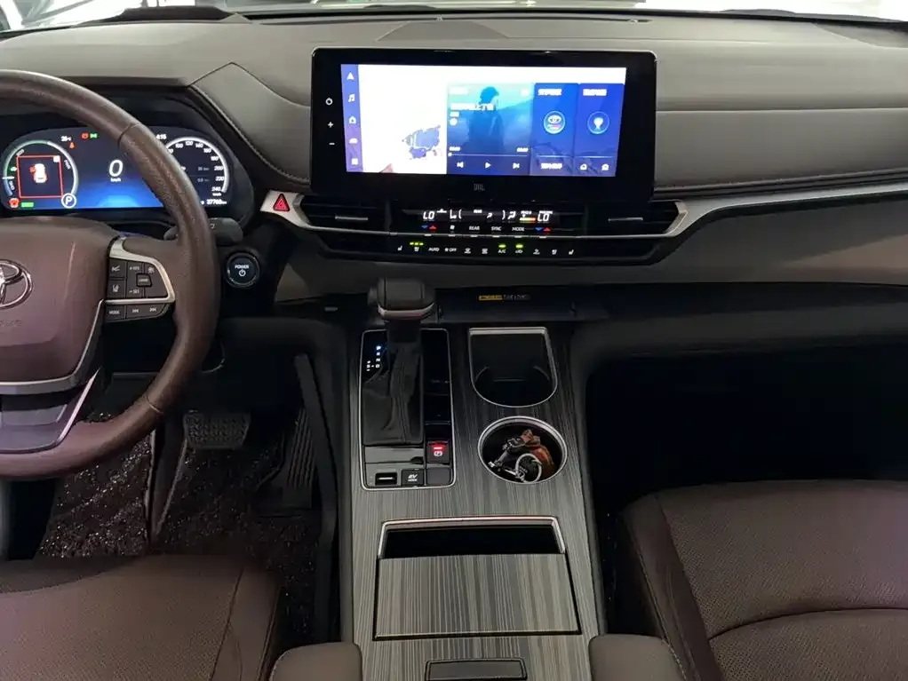 Toyota Granvia — фото 4