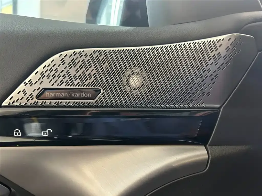 BMW i5 — фото 10
