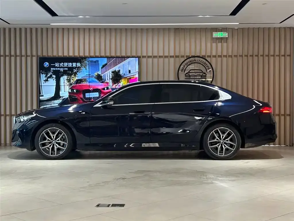 BMW i5 — фото 2